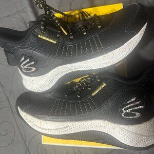 UNDER ARMOUR CURRY 3Z7 BLACK GOLD SHOES SIZE 11.5  9  8.5 UNISEX NEW BOX NO LID